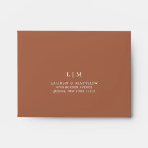 Enveloppe Simple Monogramme en terre cuite Élégant Mariage R