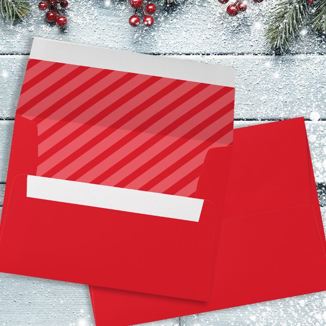 Enveloppe Simple Rouge Whimsical Cute Stripes Amusant (Christmas holiday red striped simple envelope.)