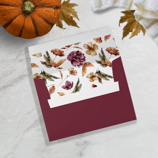 Enveloppe Tomber dans la Fête des mariées de l'amour (Burgundy Envelope Bridal Shower Baby Shower Watercolor Floral Return Address)