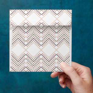 Enveloppe un fond blanc avec des points marrons et rouges