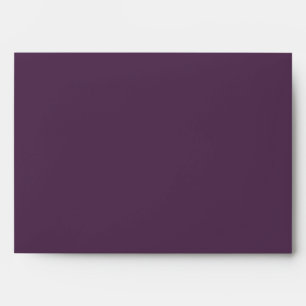 Enveloppe violette foncée avec pivoines