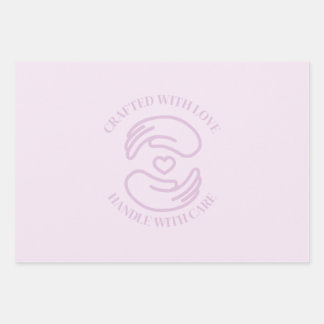 Envelopper le papier d'artisanat avec amour