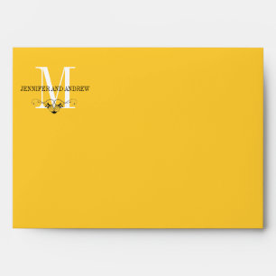 Enveloppes jaunes du lustre A7 de monogramme
