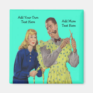 Épouse attachant aimant drôle du tablier de son