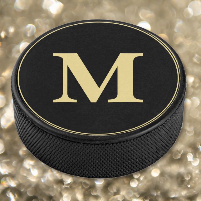 Équipe de Joueur Monogramme en or noir personnalis (Personalized Black Gold Monogrammed Player Team Hockey Puck)