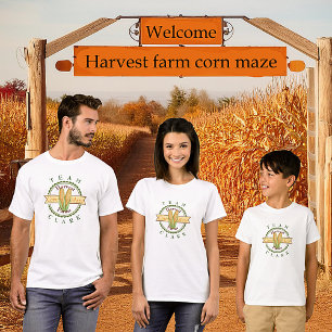 Équipe famille T-Shirt dans un labyrinthe de maïs 