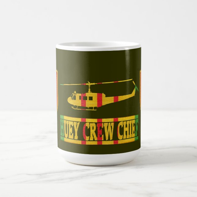 ęr Chef d'équipe de tasse de la brigade UH-1 Huey (Centre)