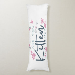 Est-ce que tu me kitten coussin corps