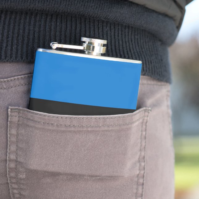 Estonia flag hip flask (In Situ)
