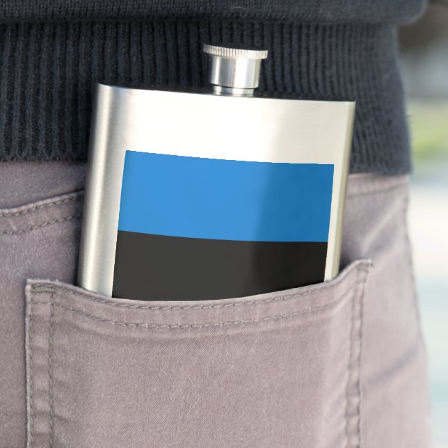Estonia flag hip flask (In Situ)