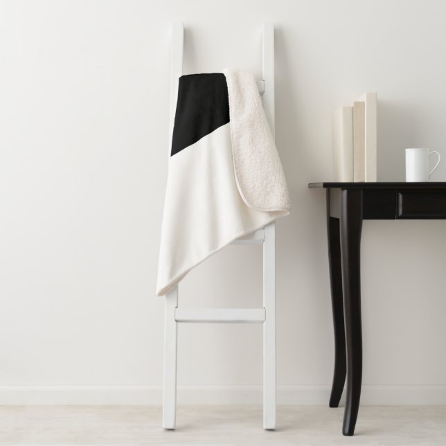 Estonia flag sherpa blanket (In Situ)