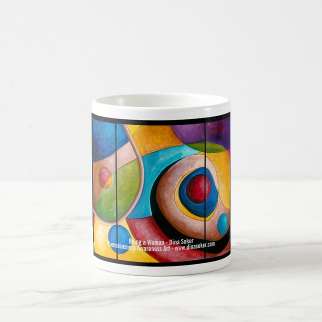 Étant une femme, tasse (Centre)