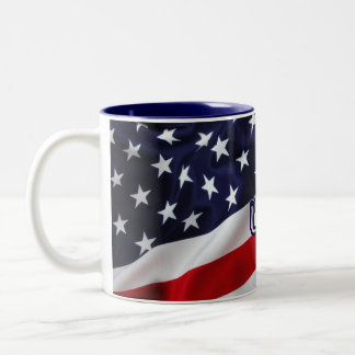 États-Unis Drapeau Étoiles De Mug Et Grilles Rouge