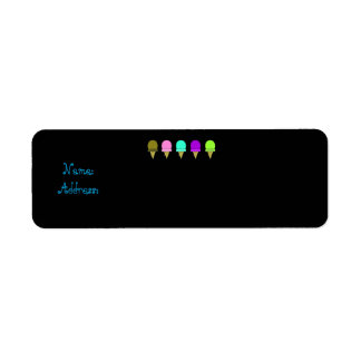 Été Les cônes de crème glacée retournent les étiqu