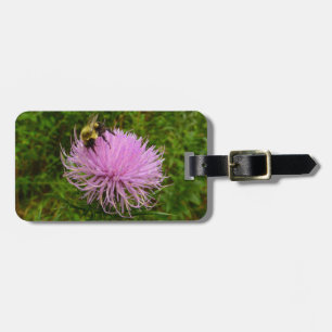 Étiquette À Bagage Abeille sur la nature de la fleur de chardon
