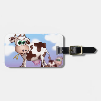 Étiquette À Bagage Bella la vache mangeant le foin sur un dessus de