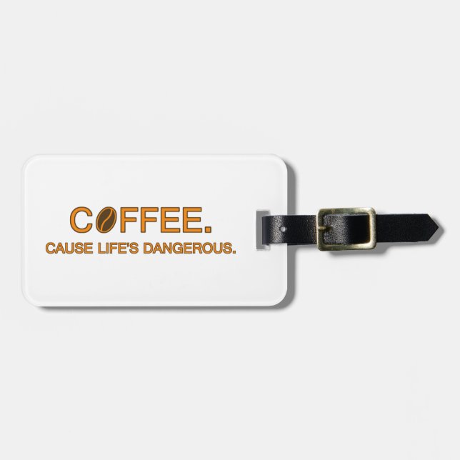 Étiquette À Bagage Café. Cause la vie dangereuse - humour toxicomane (Devant horizontal)