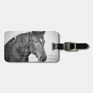 Étiquette À Bagage Chevaux derrière la clôture en noir et blanc