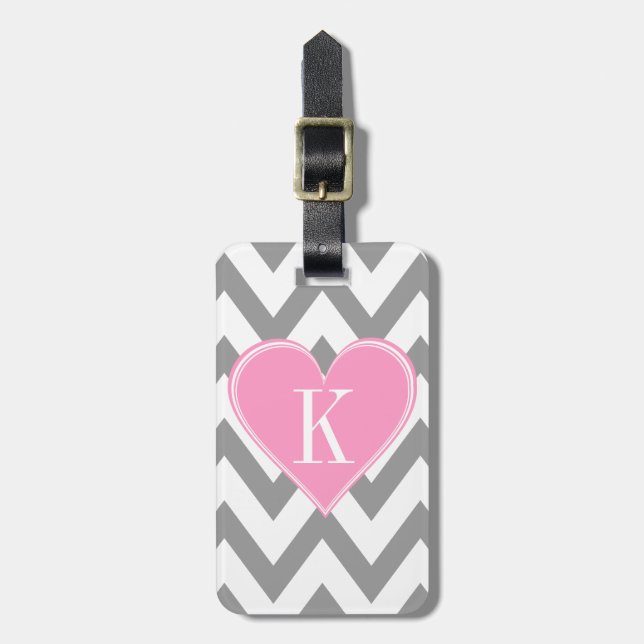 Étiquette À Bagage Chevron gris avec le monogramme rose de coeur (Devant Vertical)