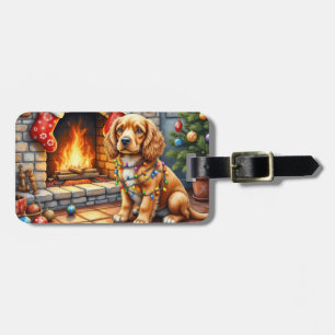 Étiquette À Bagage Cocker Spaniel près de la cheminée avec des lumièr