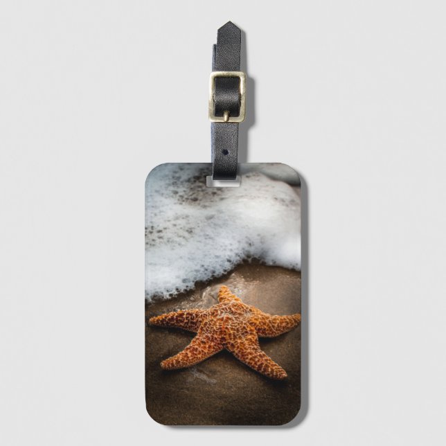 Étiquette À Bagage Étoiles de mer seules sur la plage (Devant Vertical)