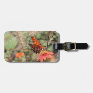 Étiquette À Bagage Fritillaire du Golfe sur Zinnia