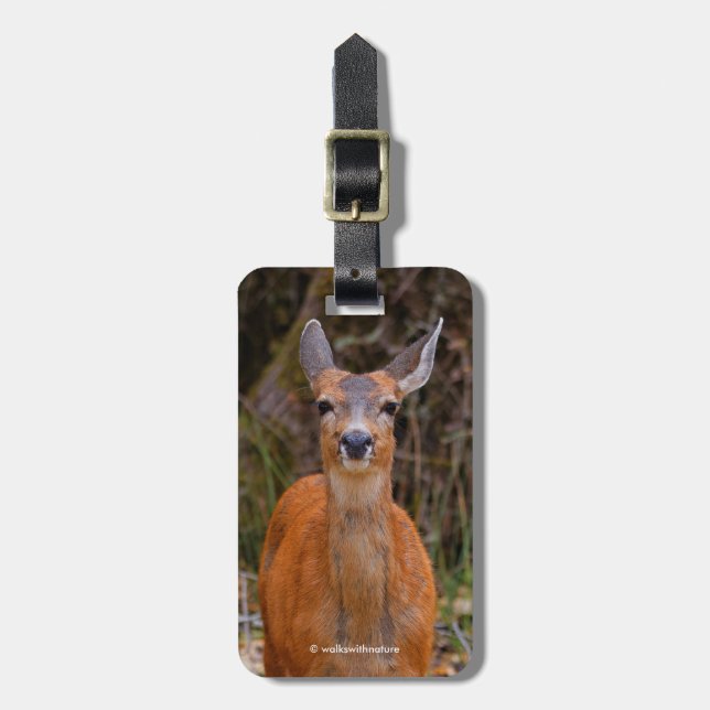Étiquette À Bagage Funny Young Blacktail Deer sourit à un photographe (Devant Vertical)