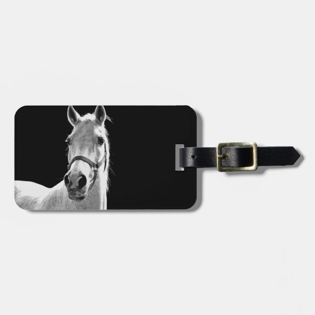 Étiquette À Bagage Gros plan Cheval blanc noir en nuit (Devant horizontal)