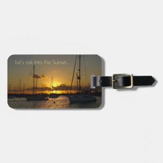 Étiquette À Bagage Naviguons dans le coucher du soleil