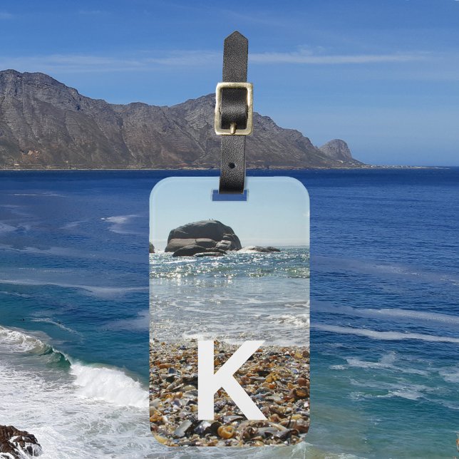Étiquette À Bagage Océan et plage Blanc Monogramme moderne Photo (Front Vertical with Background)