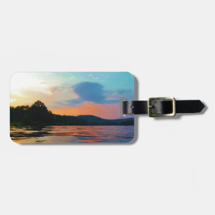 Étiquette À Bagage Pêche et coucher de soleil sur le lac de montagne