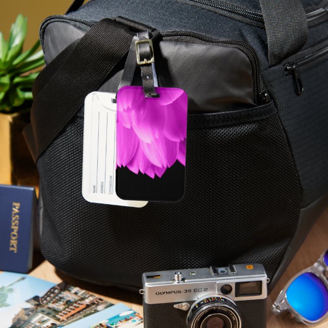 Étiquette À Bagage Pétales de fleurs roses chaudes sur noir (Recto & Verso)