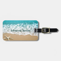 Plage avec des étoiles de mer sur le sable