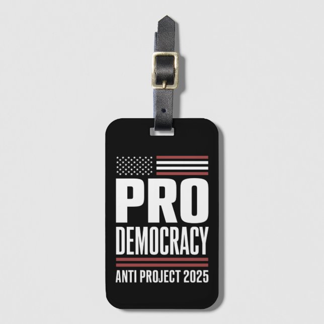 Étiquette À Bagage Pro Democracy Anti Project 2025 Trump 2025 (Devant Vertical)