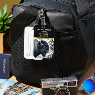 Étiquette À Bagage Roaming du bison par les montagnes enneigées