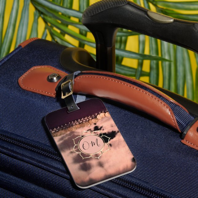 Étiquette À Bagage Tee de teinture rose pâle OM Lotus (Insitu Rectoal 1)