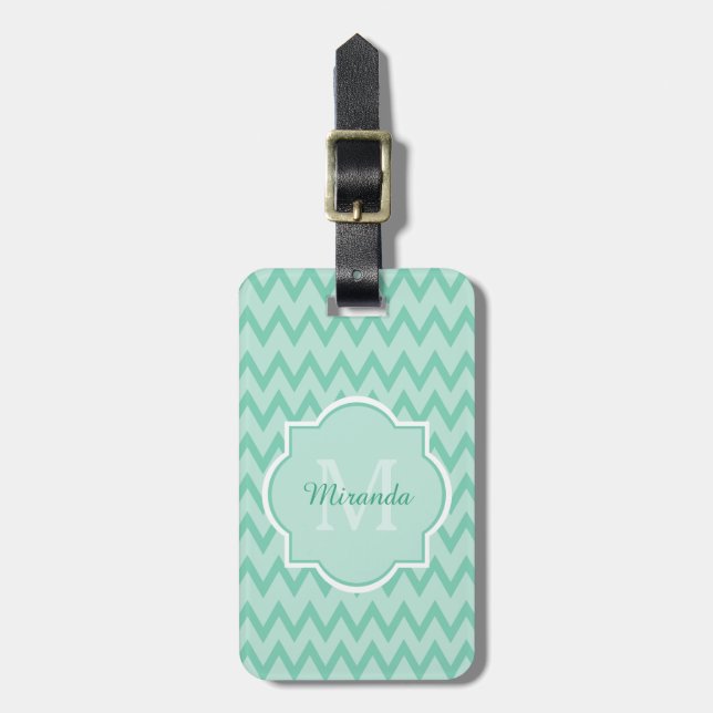 Étiquette À Bagage Trendy Mint Green Chevron Zigzag Nom et Monogramme (Devant Vertical)