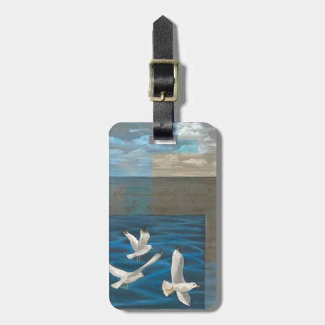 Étiquette À Bagage Trois mouettes blanches volent au-dessus de l'eau (Devant Vertical)