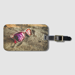 Étiquette À Bagage Une paire de lunettes de soleil à la mode sur la