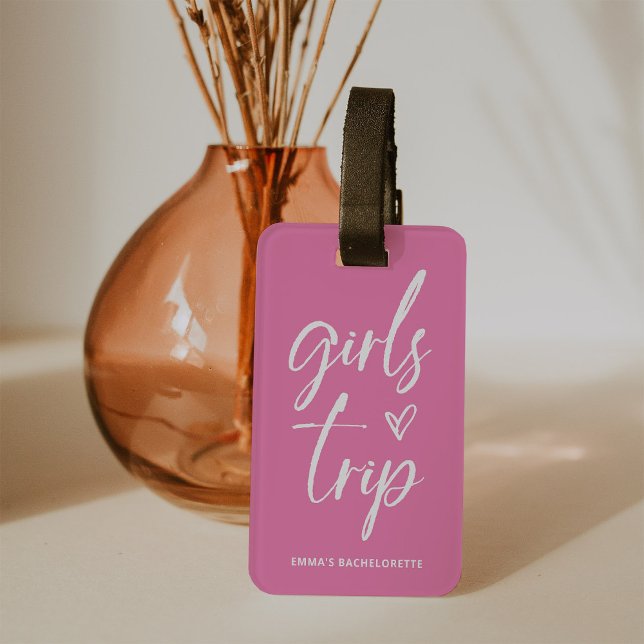 Étiquette À Bagage Voyage pour filles | Script tendance sur code rose (A stylish pink luggage tag that is perfect for your girls trip)