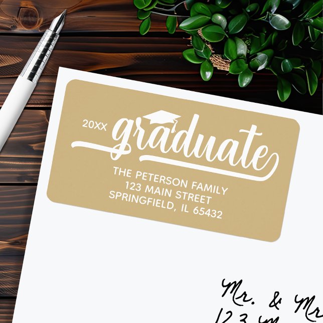 Étiquette Adresse de retour Gold Cap Graduation (Graduation script gold return address labels, 2.375" x 1.25", 18 labels per sheet)