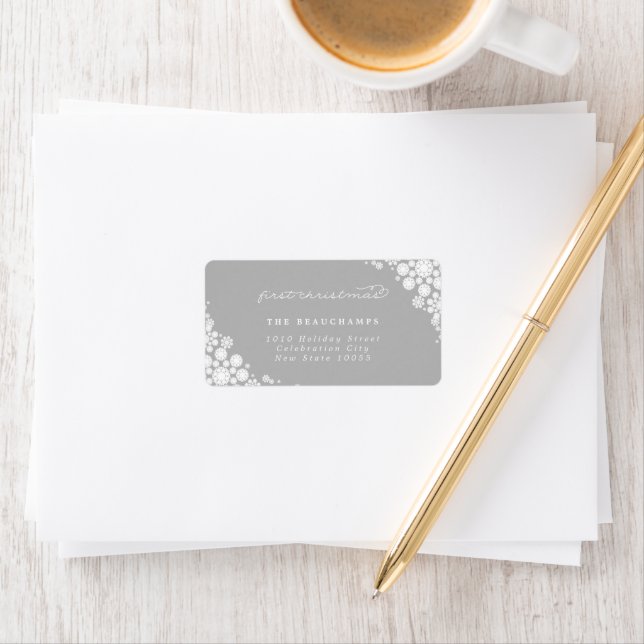 Étiquette Baby First Christmas Winter Snowflakes Adresse (En situation)