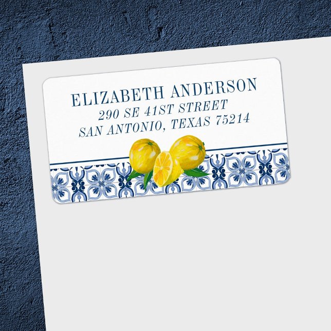 Étiquette Carrelage bleu italien élégant au citron (So pretty to decorate your envelope before sending out your lemon bridal shower invitations)