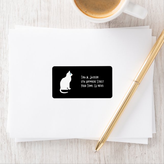 Étiquette Chat blanc sur Arrière - plan noir | Adresse perso (En situation)