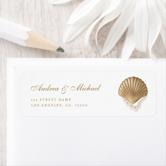 Étiquette d'adresse de mariage côtier Seashell or (En situation)