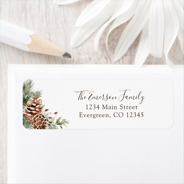 Étiquette d'adresse de retour d'hiver (Holiday Winter Pinecone Greenery White Return Address Label by Painted Paperie)