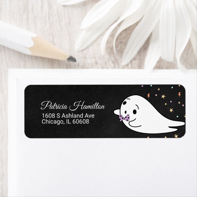 Étiquette de Baby Shower Halloween pour Bébé Fantô (En situation)