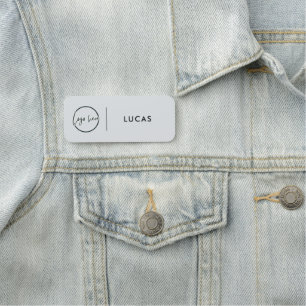 Étiquette de nom d'employé de base avec logo d'ent