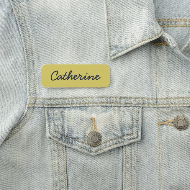 Étiquette de nom simple jaune chaud doux (En situation)