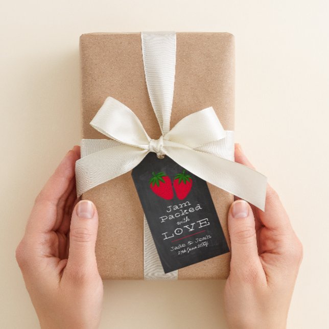 Étiquette de pot de confiture de fraise sur tablea (two strawberries "jam packed with love" chalkboard style wedding favor gift tag)